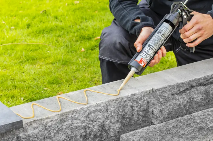 6315193-Article-Ambiance-shot-EN-OUTDOOR-WALL-2-GRIFFON-CONSTRU-MAX-Cartridge-380g-DEENFRNL-tif_12